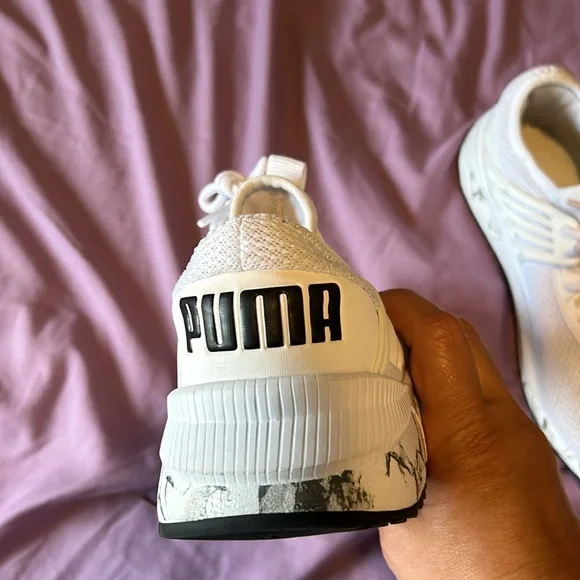 Puma Sneaks - Picture 4 of 5